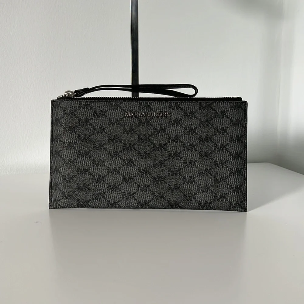 Michael Kors wristlet with silver hardware - Picture 1 of 6